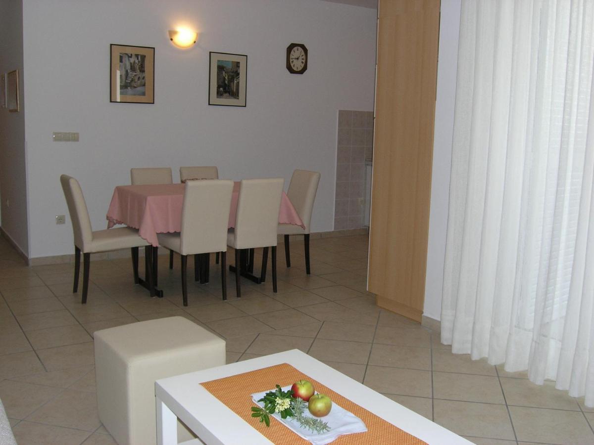 Apartments Biljana For Relaxing Holidays In Baska 外观 照片