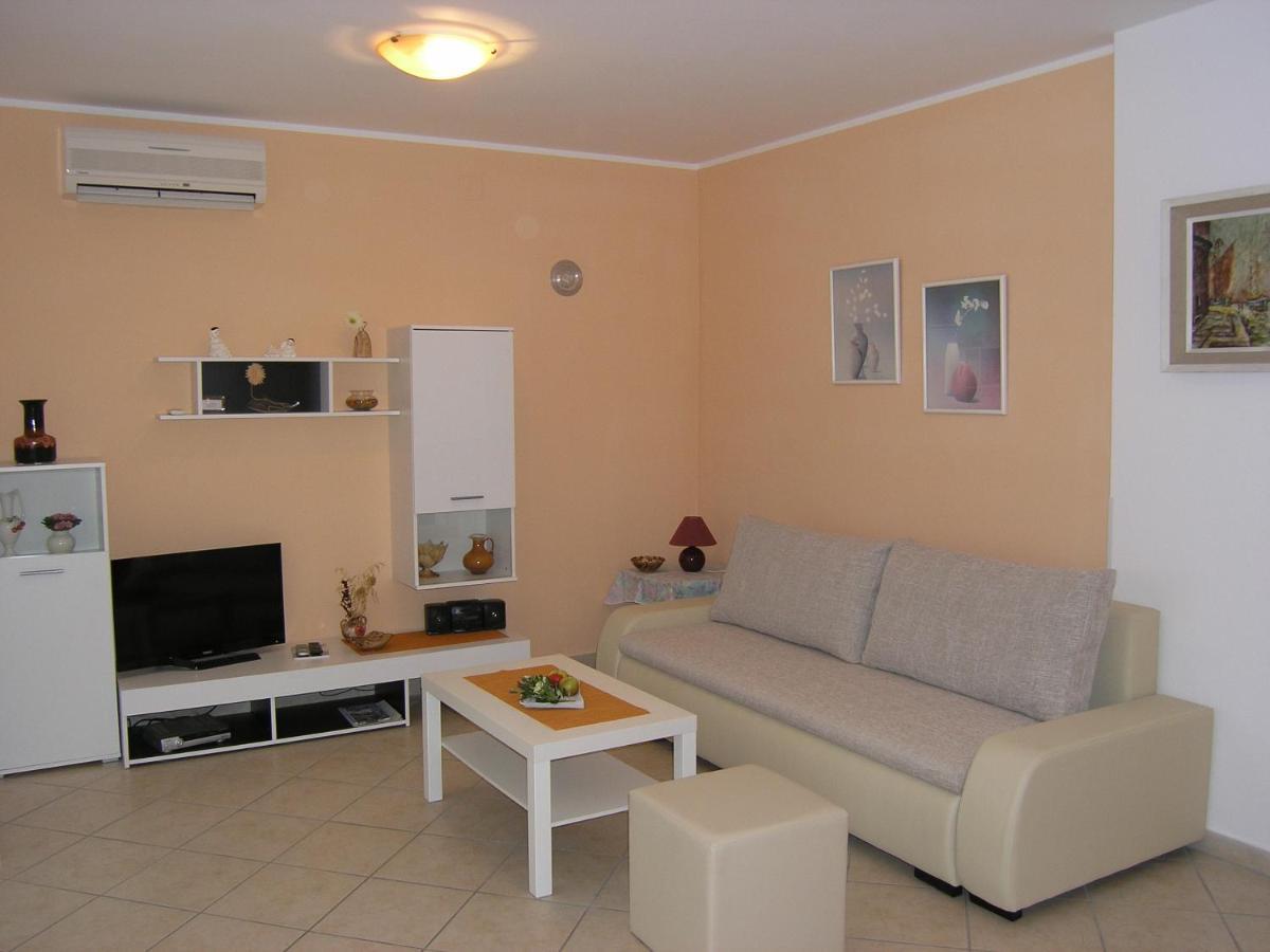 Apartments Biljana For Relaxing Holidays In Baska 外观 照片